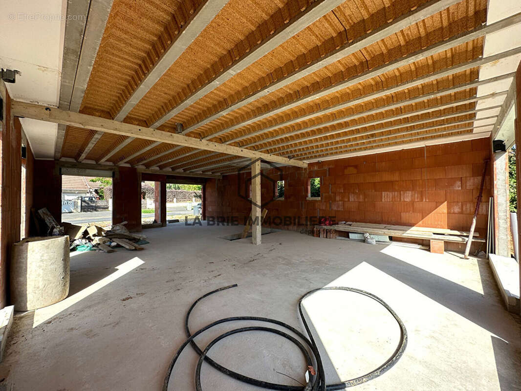 Maison à MANDRES-LES-ROSES