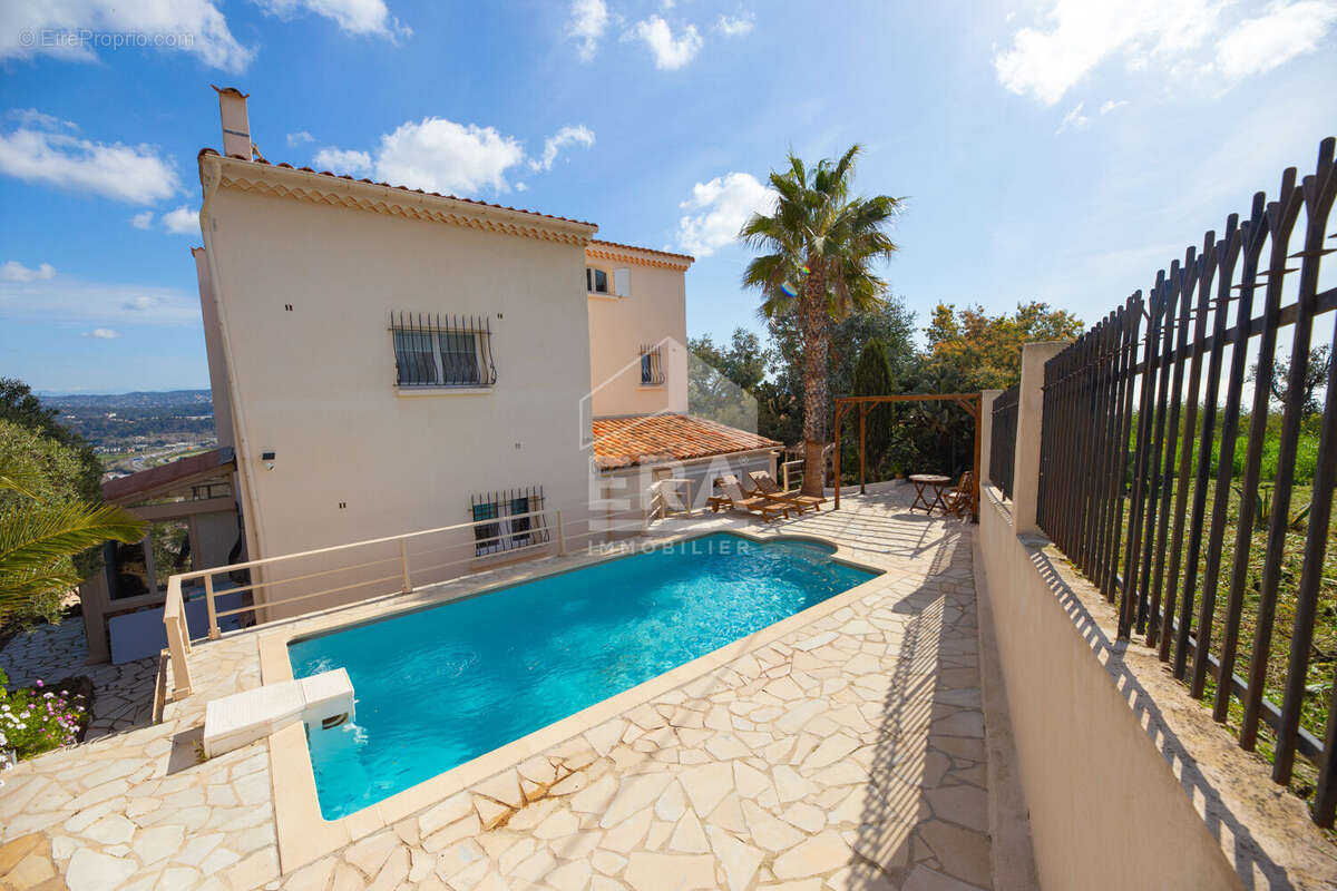 Maison à MANDELIEU-LA-NAPOULE