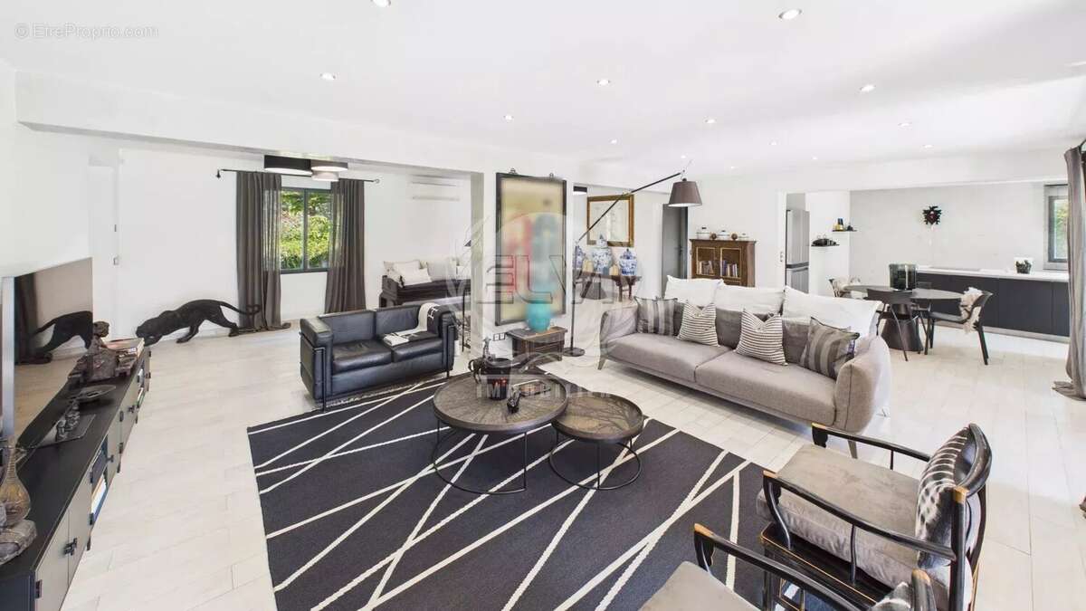 Maison à PLAN-DE-LA-TOUR