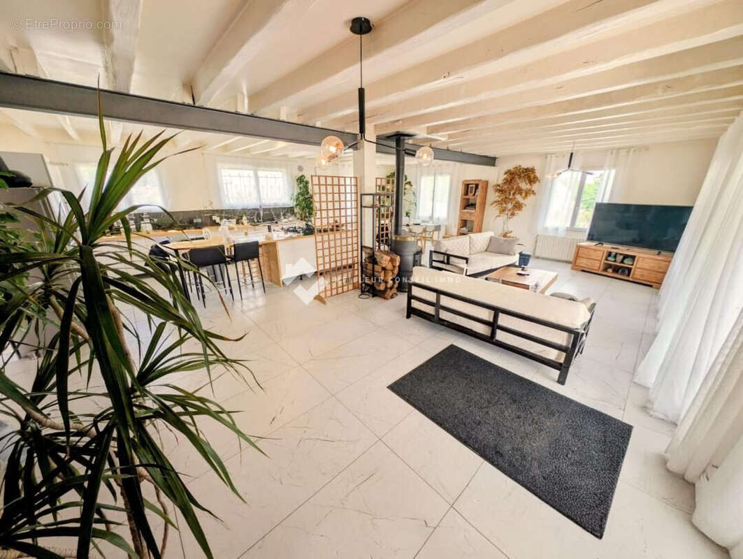 Maison 253 m² à Buxerolles  - photo 2