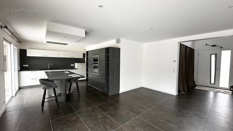 Maison à SAINT-JEAN-D'ILLAC