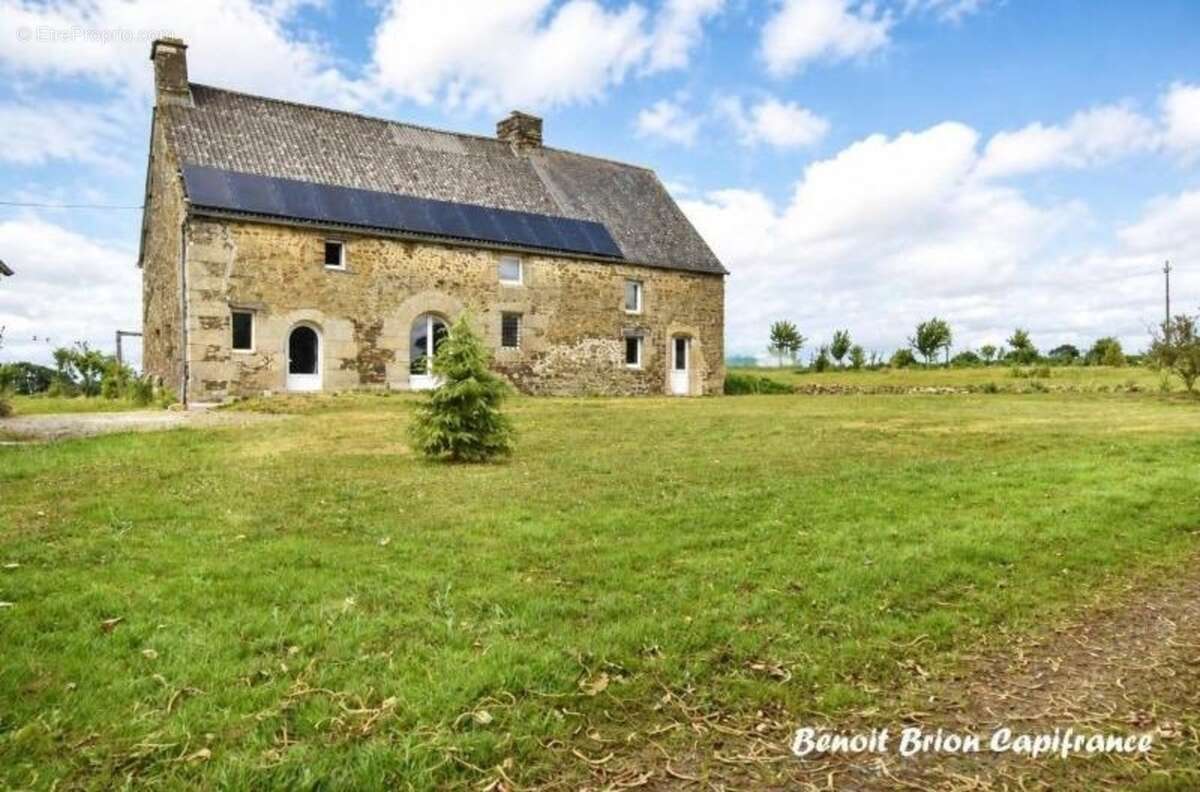 À vendre – Demeure historique en pierre d'environ 260 m² sur 2 hectares – Lapenty (50), à proximité de Saint-Hilaire-du-Harcouët - photo 2