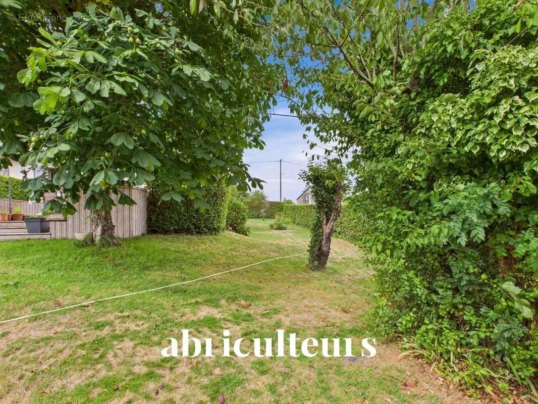 Maison à SAINT-HERBLON