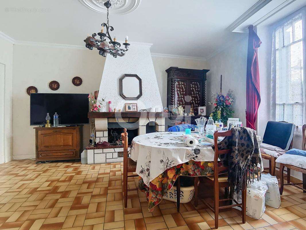 Maison à DOULEVANT-LE-CHATEAU