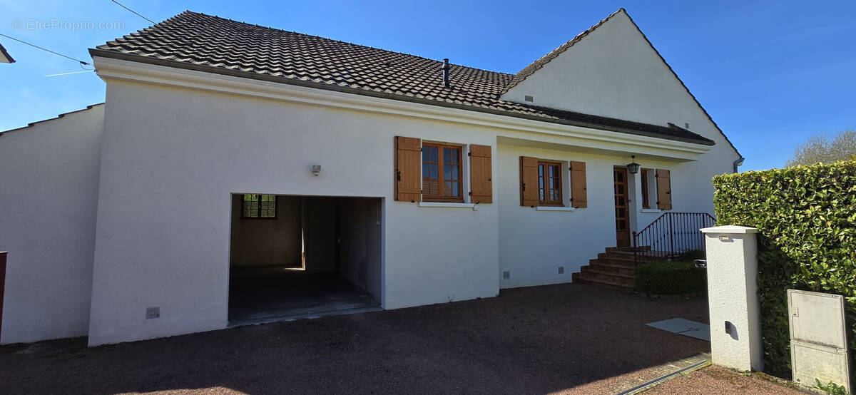 Maison à OUROUX-SUR-SAONE
