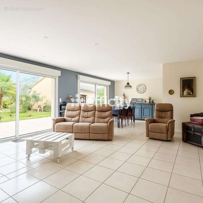 Maison à LENCLOITRE