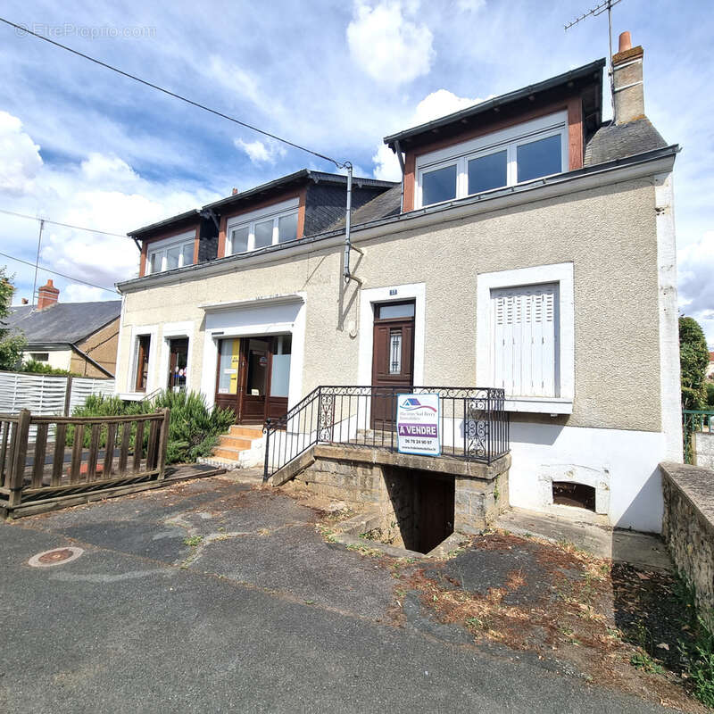 Maison à MONTGIVRAY