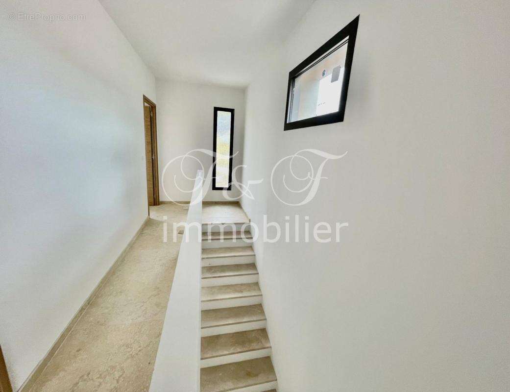 Maison à SAINT-SATURNIN-LES-APT