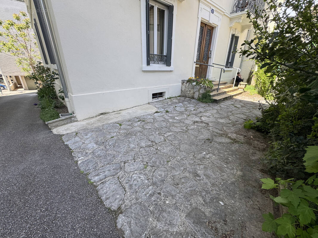 Parking à AIX-LES-BAINS