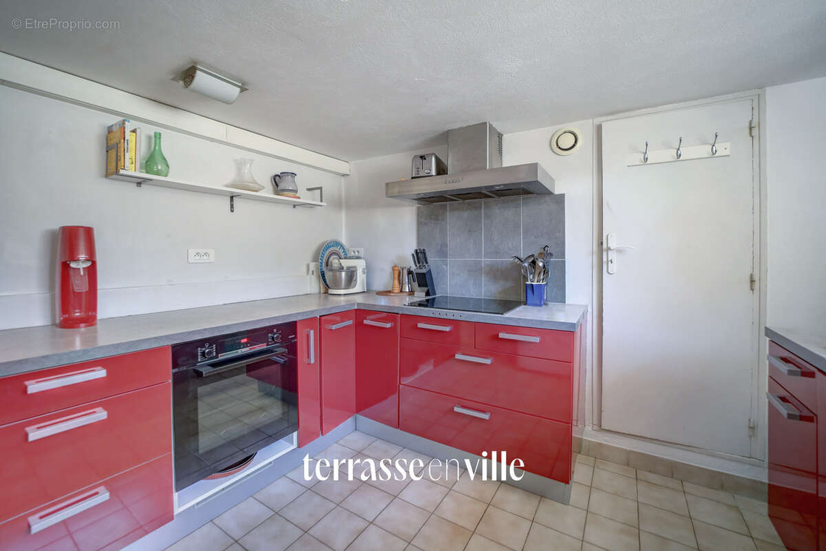 Appartement à CEYRESTE