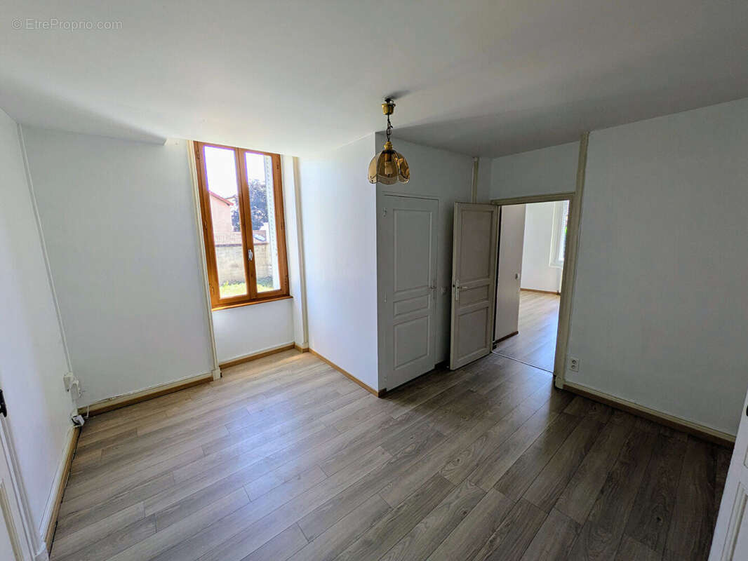 Appartement à LE COTEAU