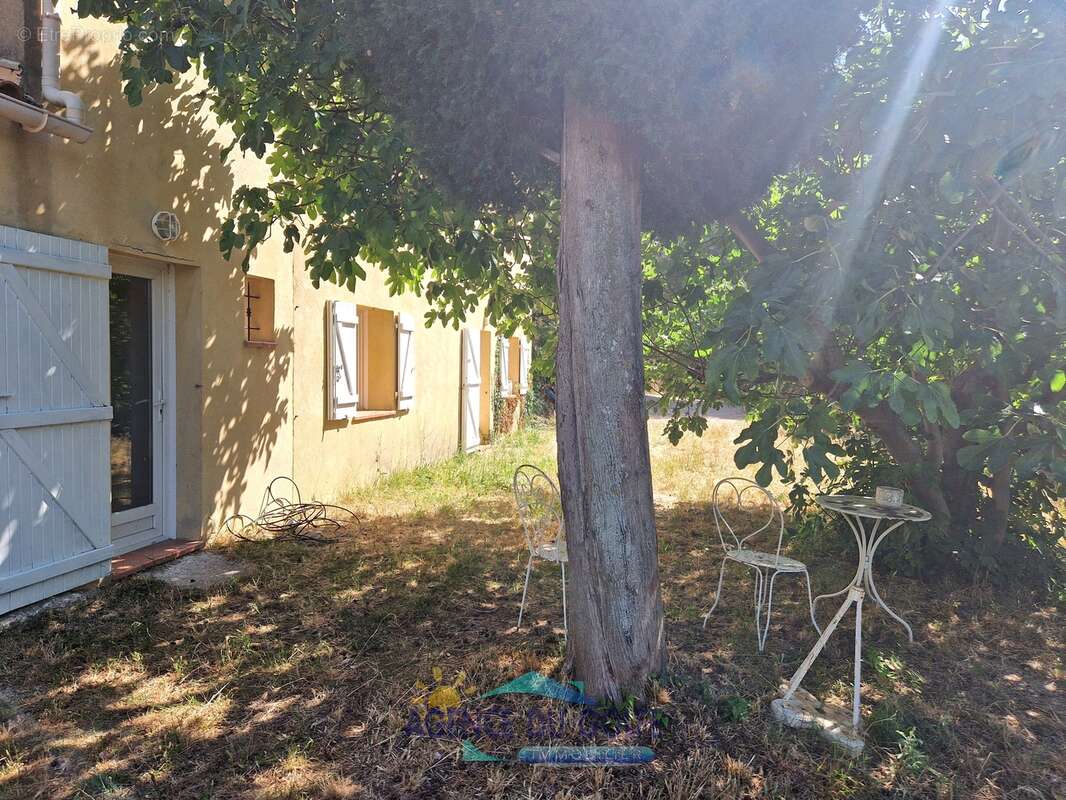 Maison à CEYRESTE