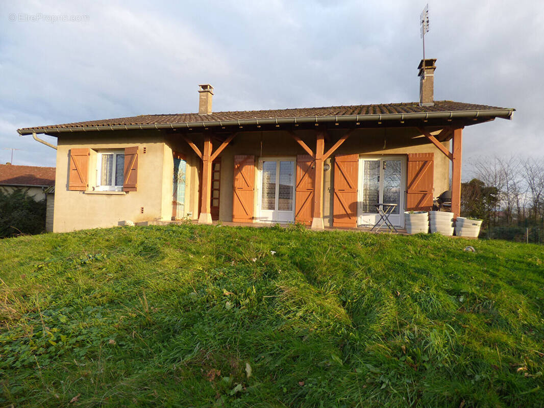 Maison à CURCIAT-DONGALON