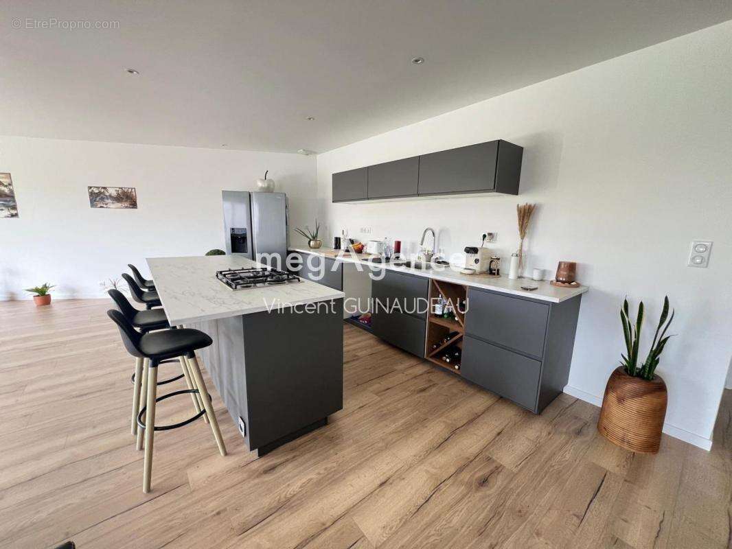 Maison à SAINT-MACAIRE-EN-MAUGES