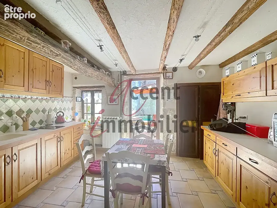 Eyragues, maison de village du XVIIème siecle, 5 chambres et un bassin - photo 3
