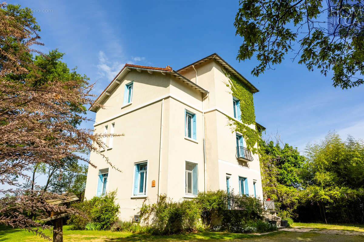 Maison à MONTROND-LES-BAINS