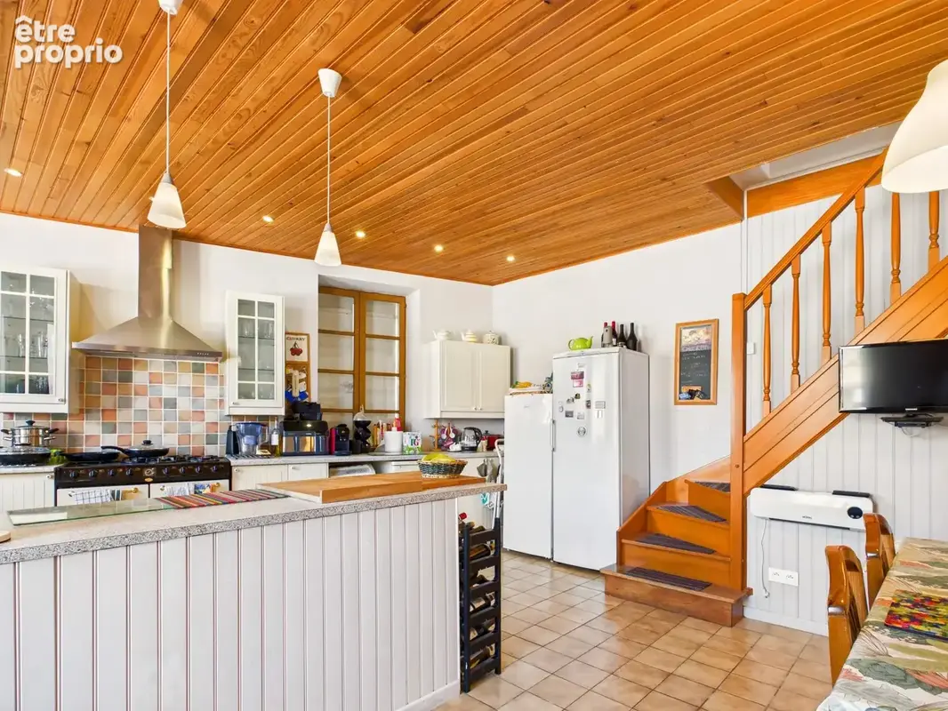 Maison en pierre avec cour et jardin - photo 3