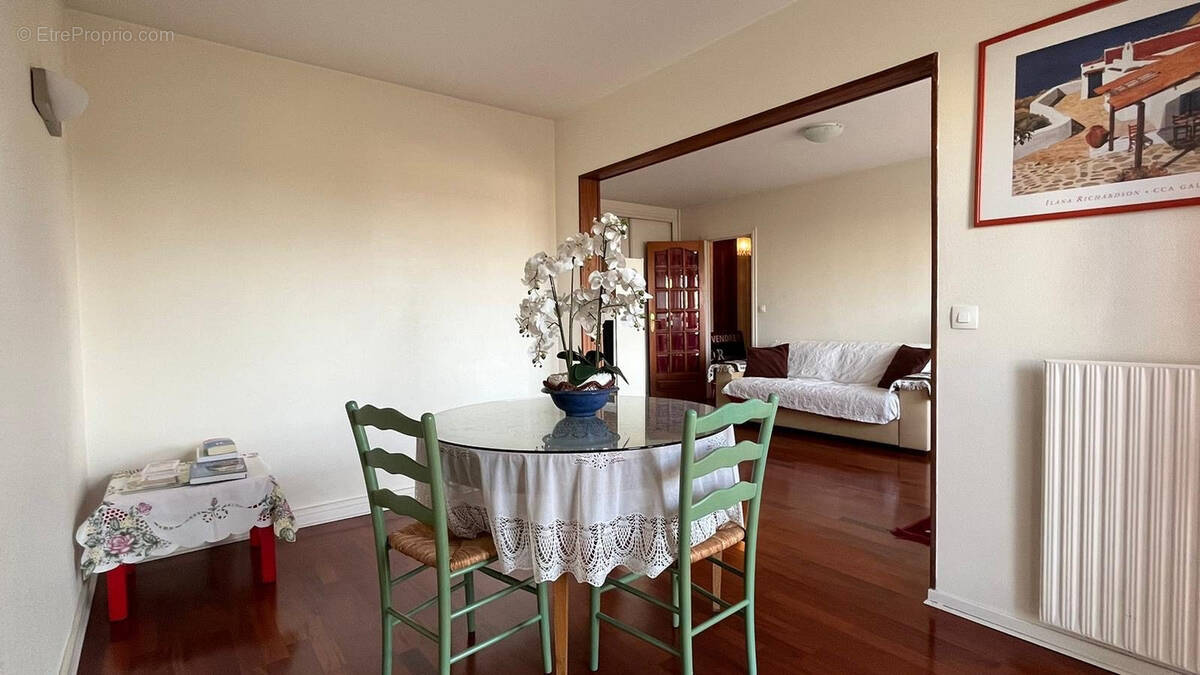 Appartement à SARTROUVILLE