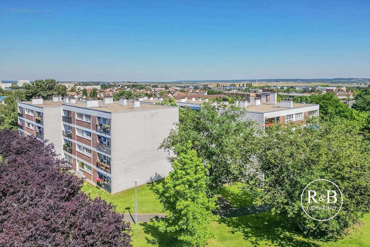 Appartement à LES CLAYES-SOUS-BOIS