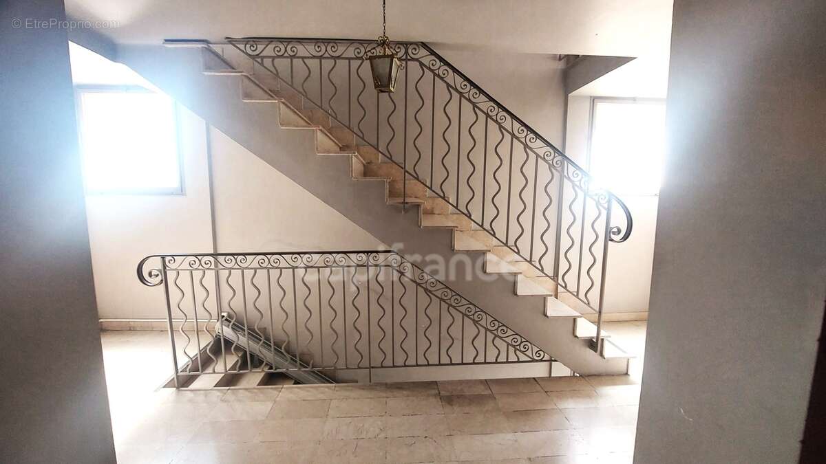 Hyères Gare - Appartement T3 - 77m² - Avec  garage individuel - photo 9