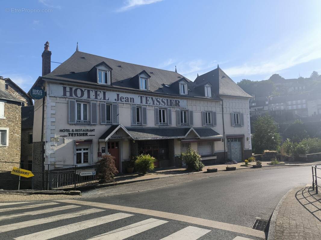 Commerce à UZERCHE