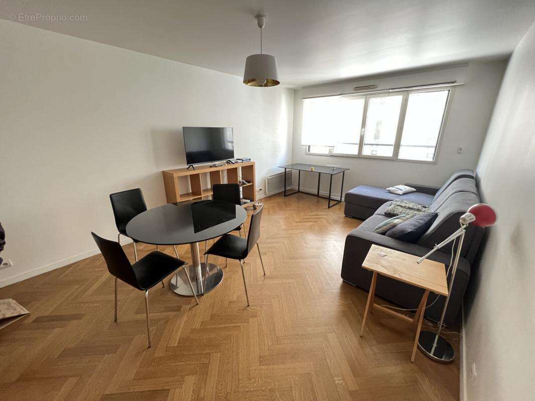 Appartement à PARIS-14E
