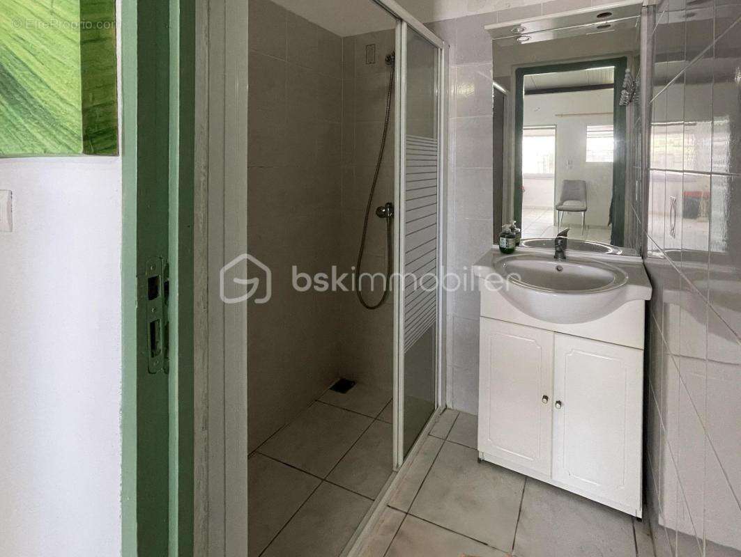 97310 - kourou – investissement locatif – 3 logements meublés – potentiel 40 920 €/an – rentabilité brute potentielle 11,2 % – a - photo 13