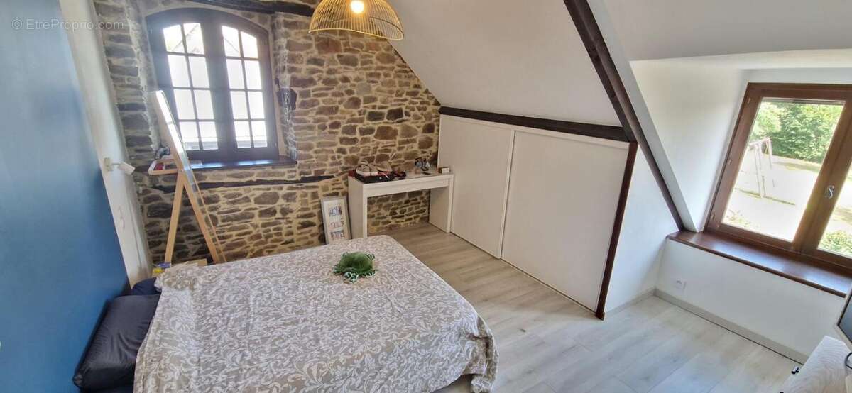 Coup de cœur à la campagne – Belle maison familiale 6 pièces de 140 m² avec véranda chauffée, dépendances, garages et jardin - photo 17