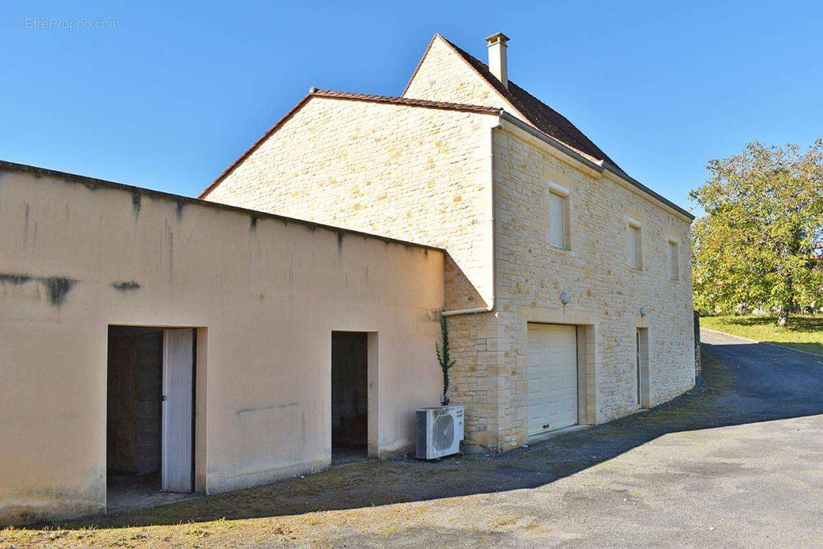Maison à SAINT-GENIES