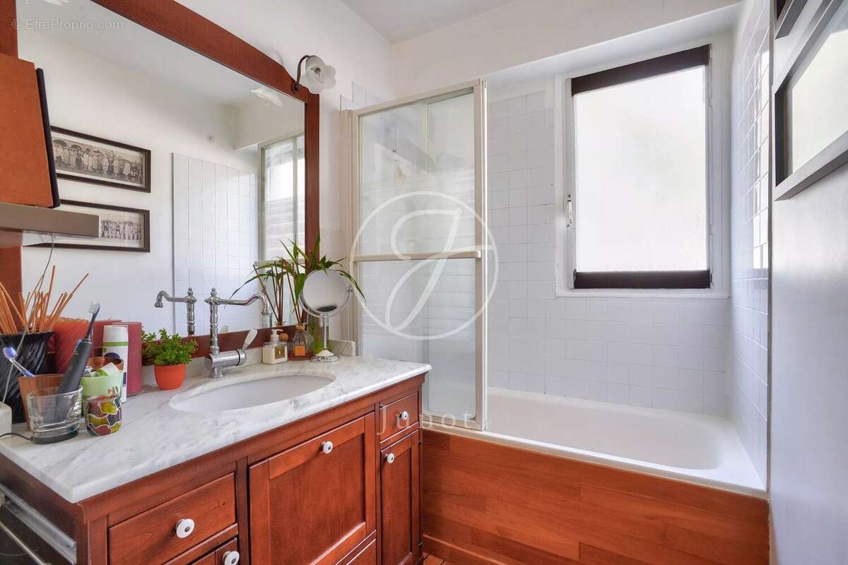 Appartement à LE MESNIL-LE-ROI