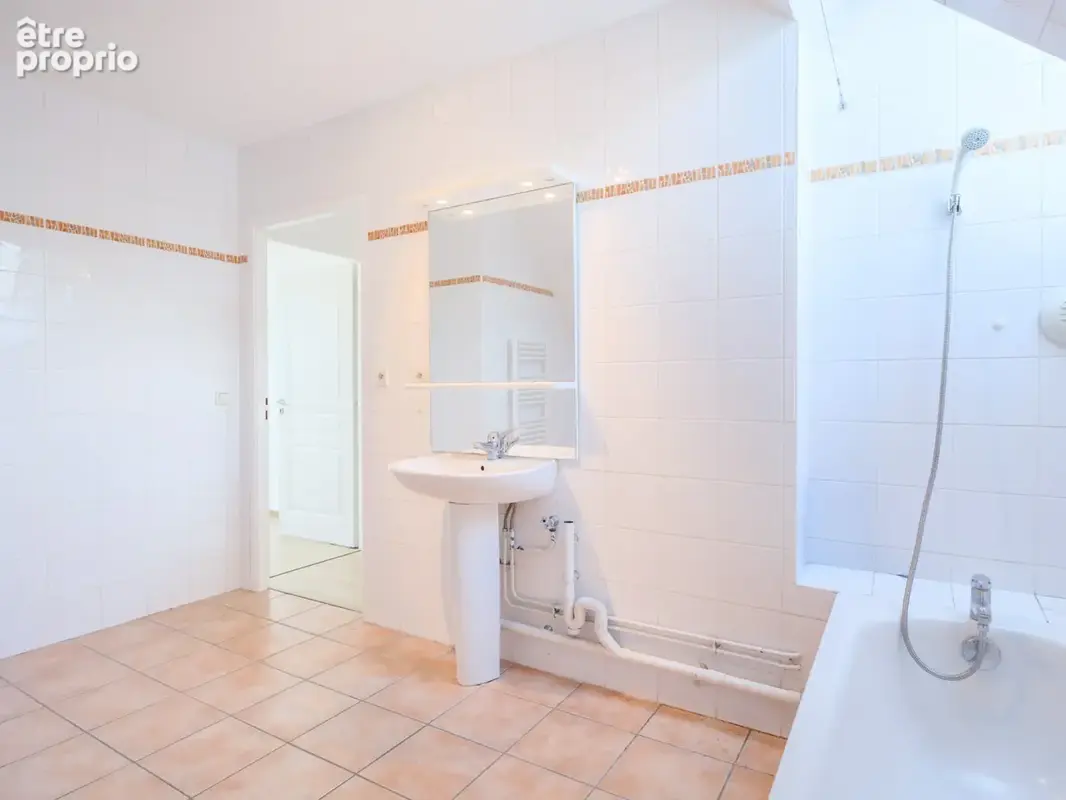 Jolie t3 duplex avec spacieuse terrasse de 38,80 m2, cave et garage - francin ! - photo 14
