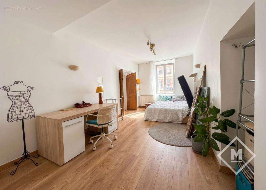Appartement à MARSEILLE-4E