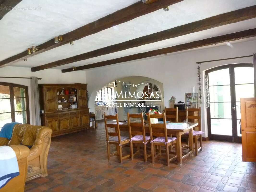 Maison à ROQUEBRUNE-SUR-ARGENS