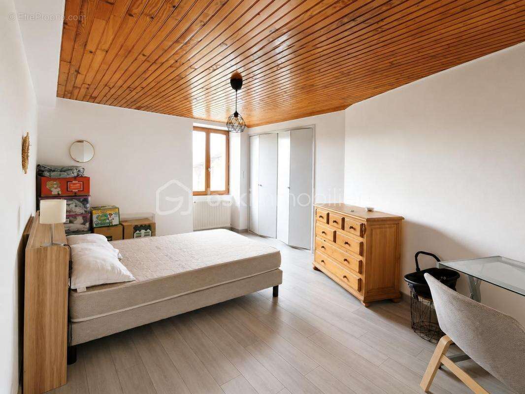 Corps de ferme de 210 m² avec appartement indépendant et plus de 440 m² de dépendances - photo 13