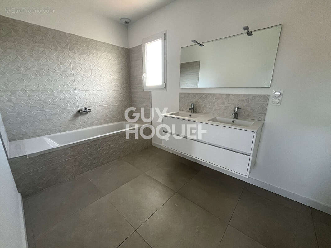 Maison à LAROQUE-DES-ALBERES