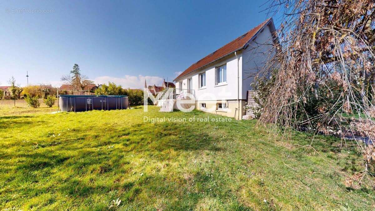 Maison à COULANGES-LA-VINEUSE