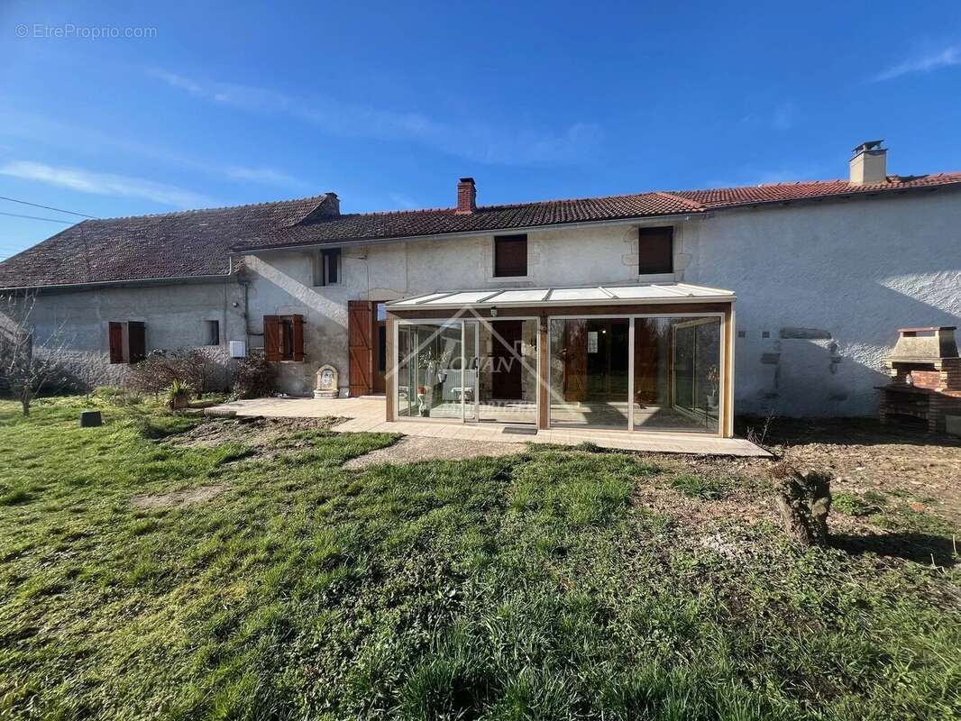 Maison à BROUT-VERNET