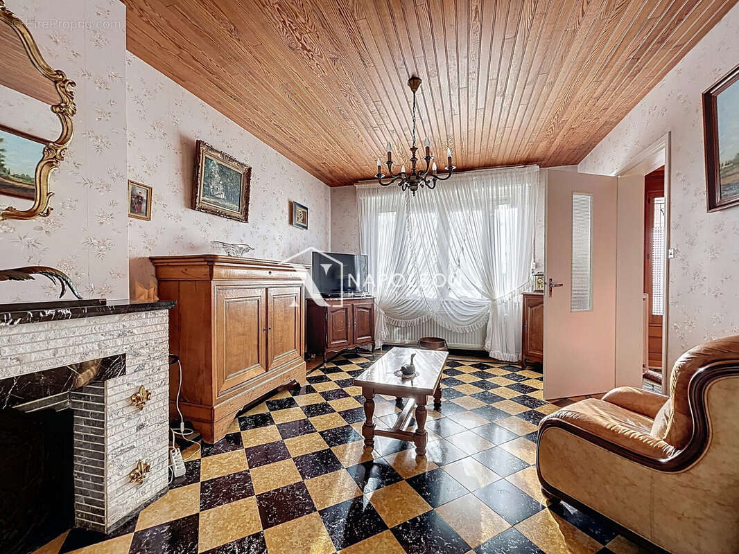 Maison à FAMARS