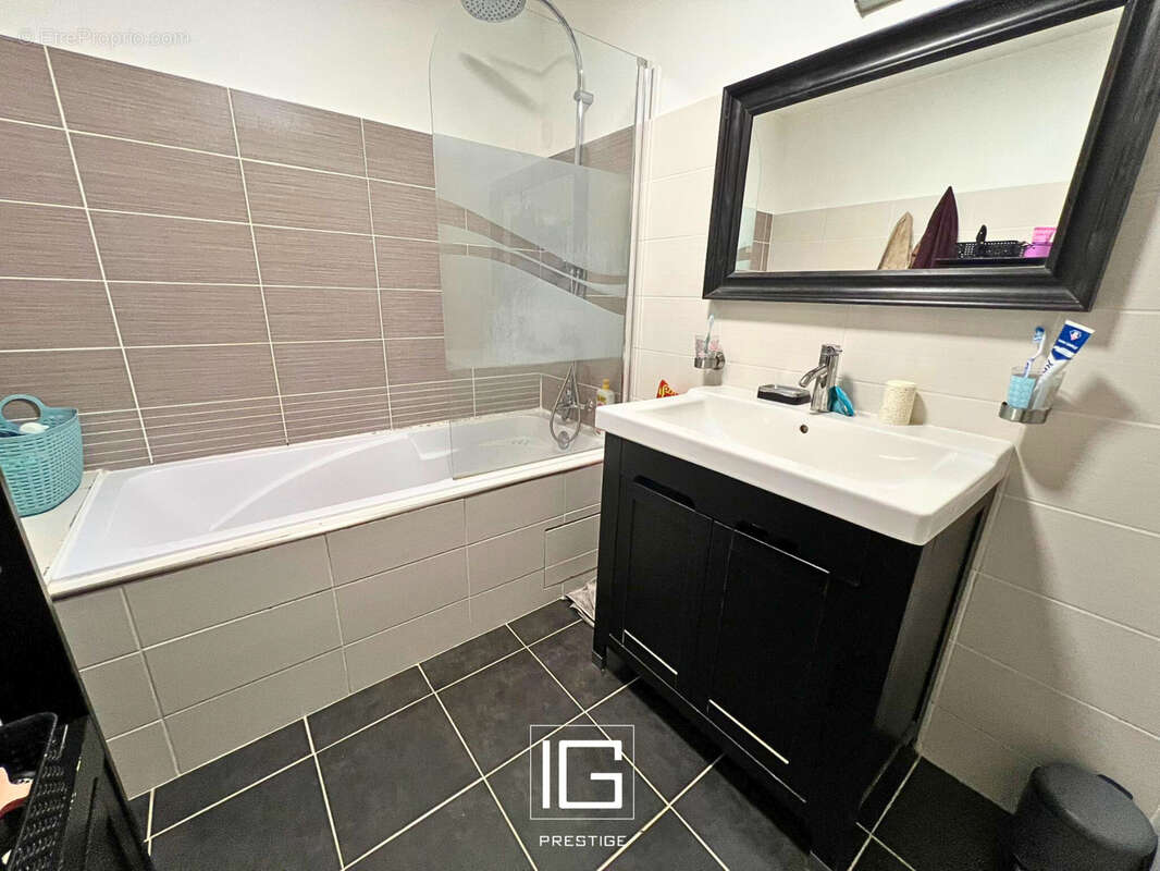 Appartement à SIGNES