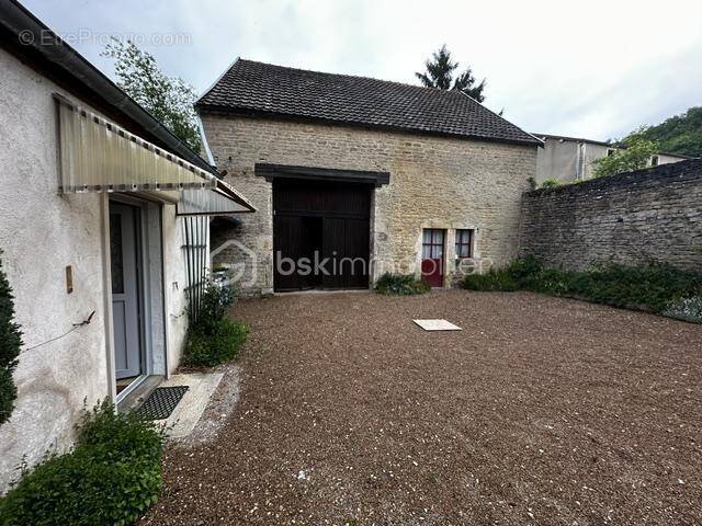 Maison à GRANCEY-LE-CHATEAU-NEUVELLE