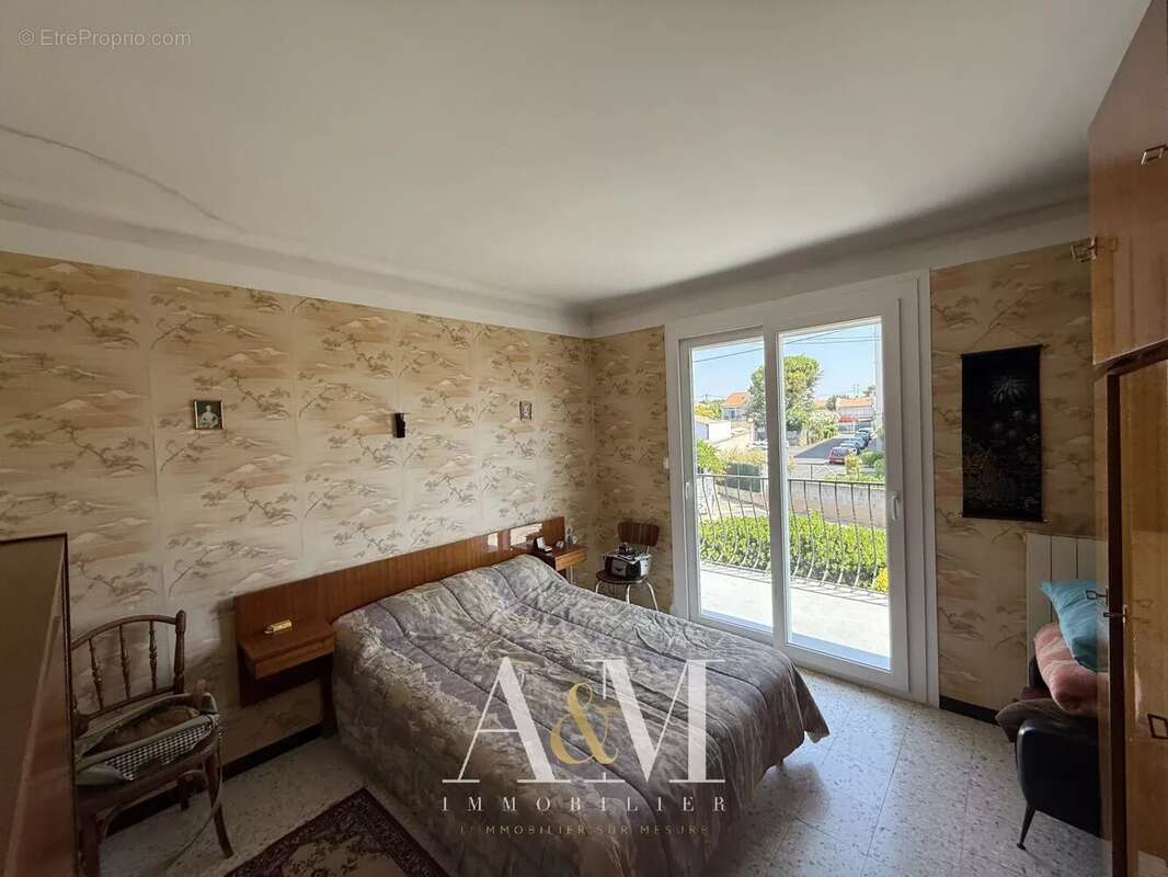 Villa T5 de 101 + garage sur 555 m² de terrain - photo 4