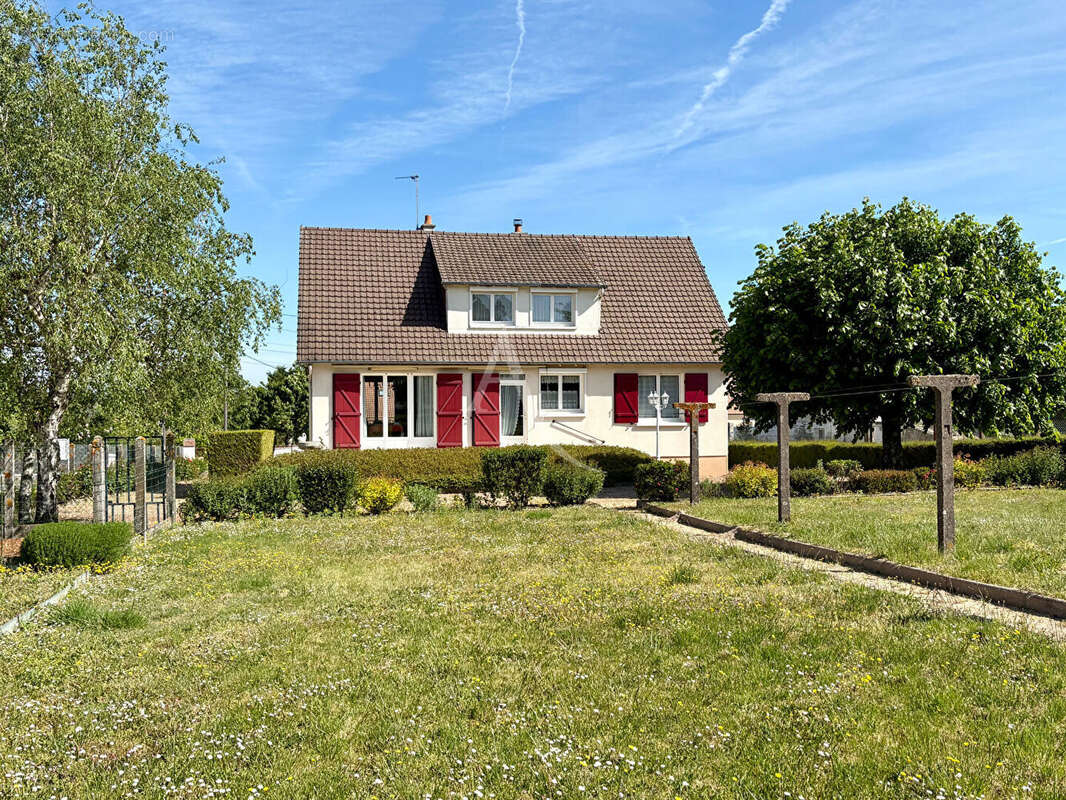 Maison à SAINT-JULIEN-DE-CHEDON