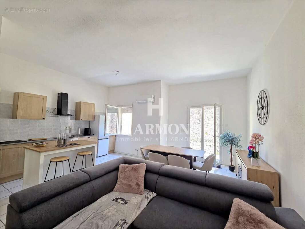 Maison T5 en centre ville d'Oloron - photo 2