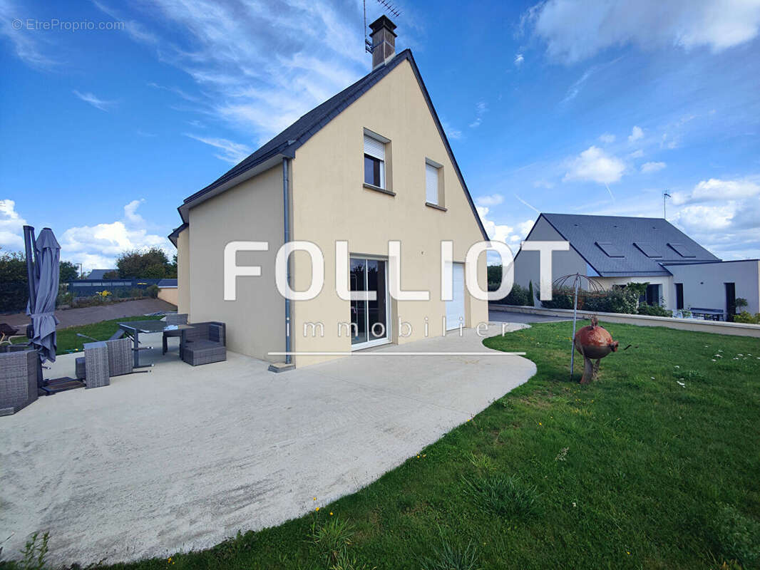 Maison à CONDE-SUR-VIRE