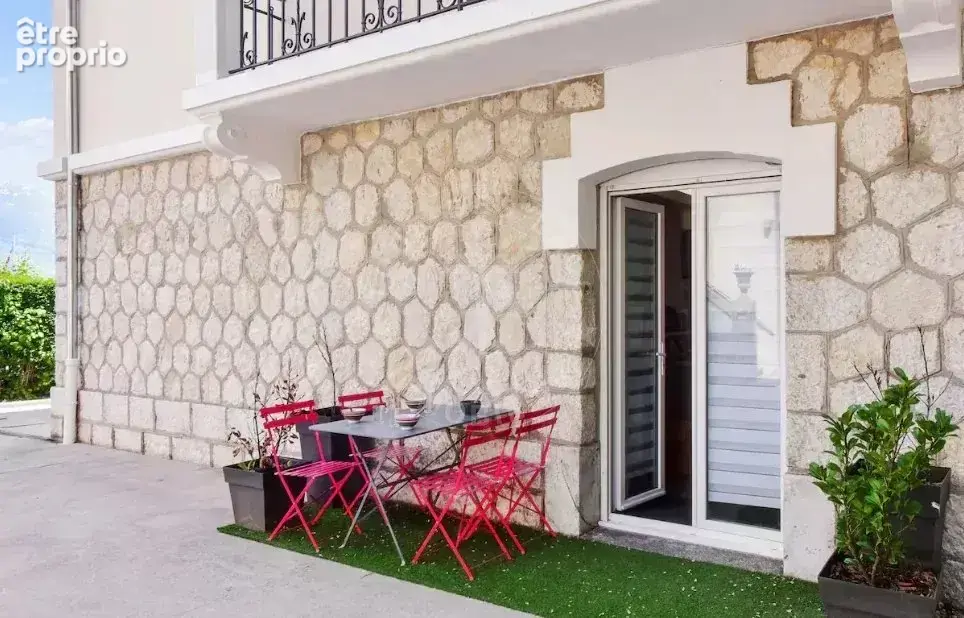 A vendre sur Sevrier, Superbe T2 avec plage privée - photo 8