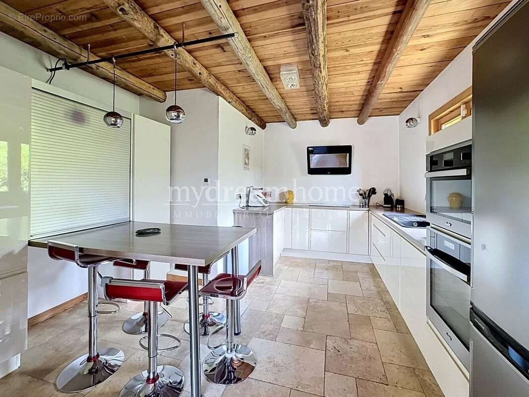 Chalet confortable de 340m², centre de Flumet (73590) - photo 8