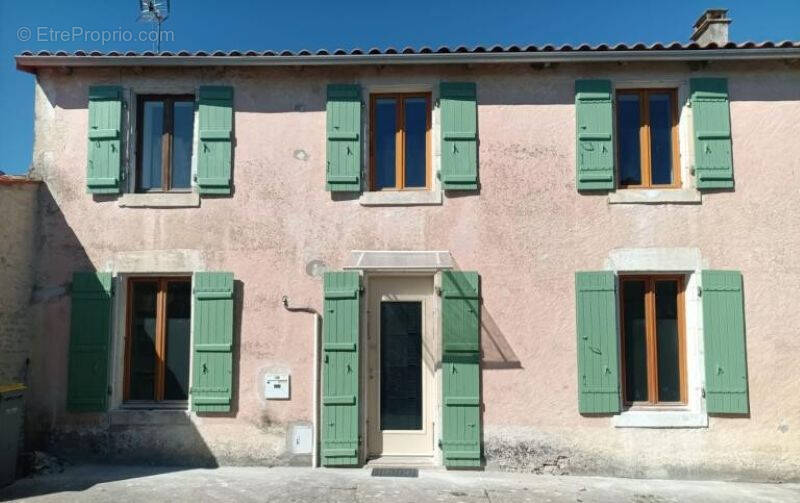 Maison à NUAILLE-D&#039;AUNIS