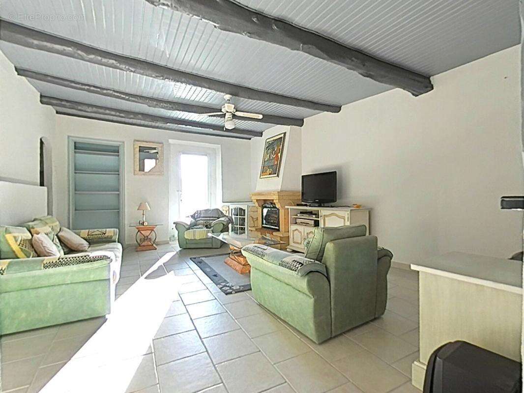 Maison à OUVEILLAN