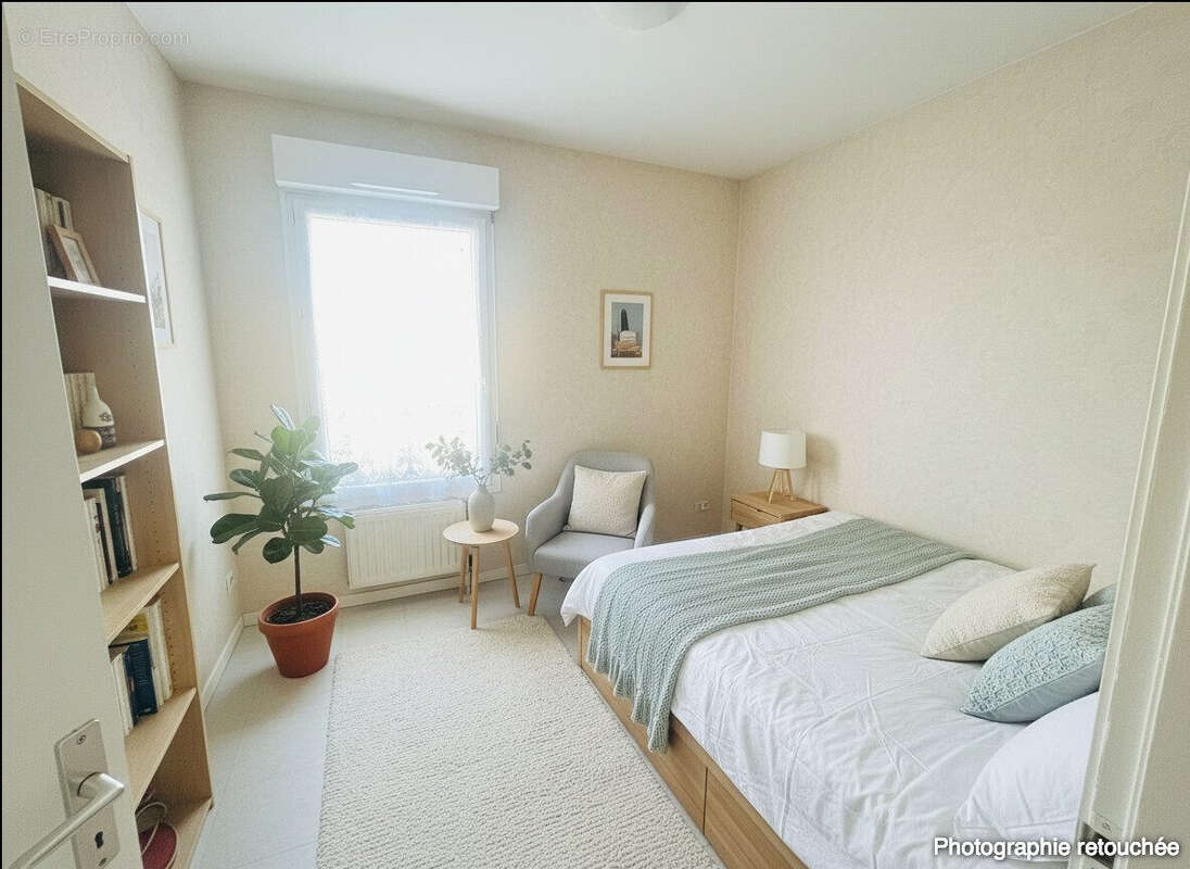 Chambre - Appartement à LA MEZIERE