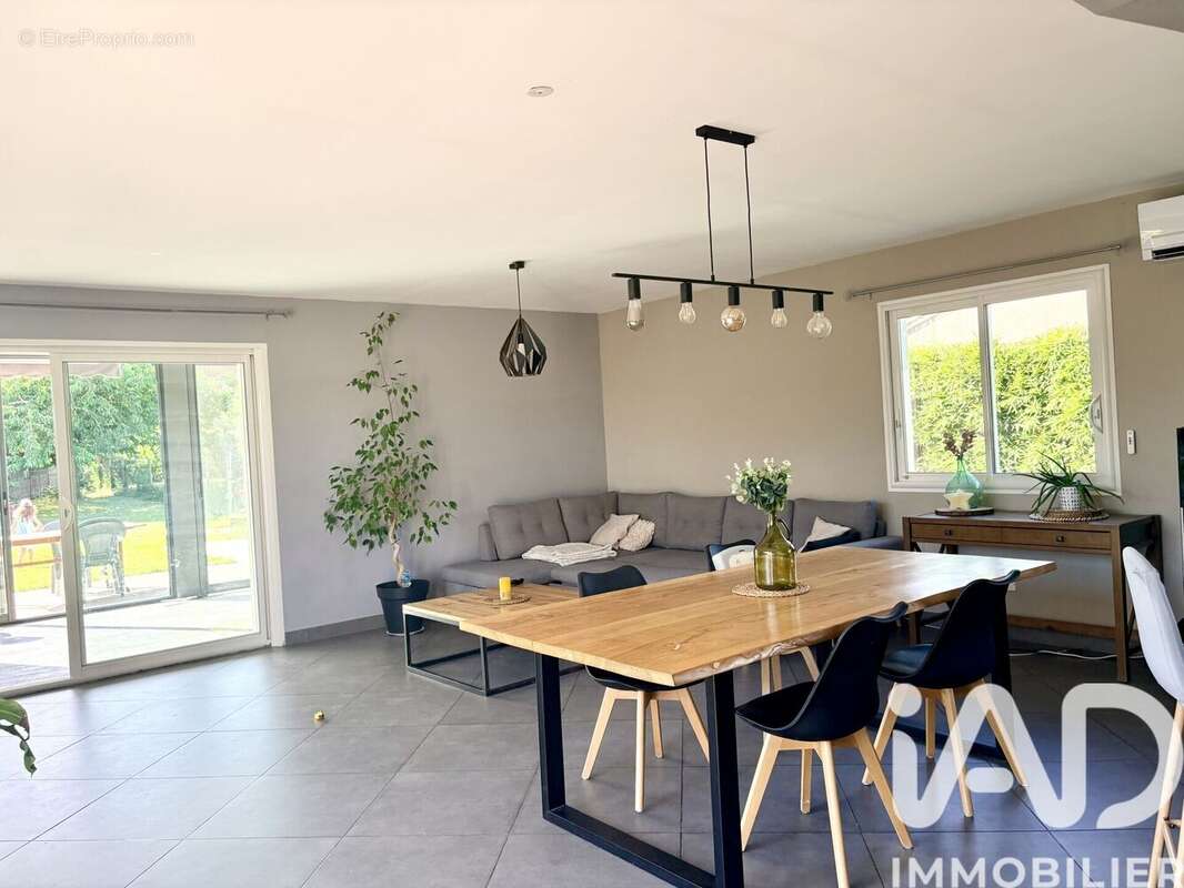 Maison 109 m² à Villeneuve-Les-Bouloc  - photo 4